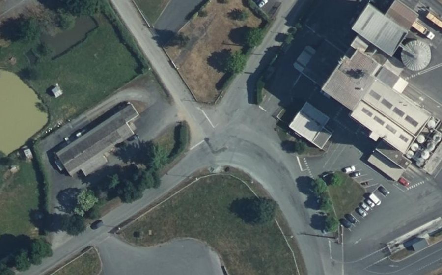 Vue aérienne du Rond-point anonyme n°1548619831