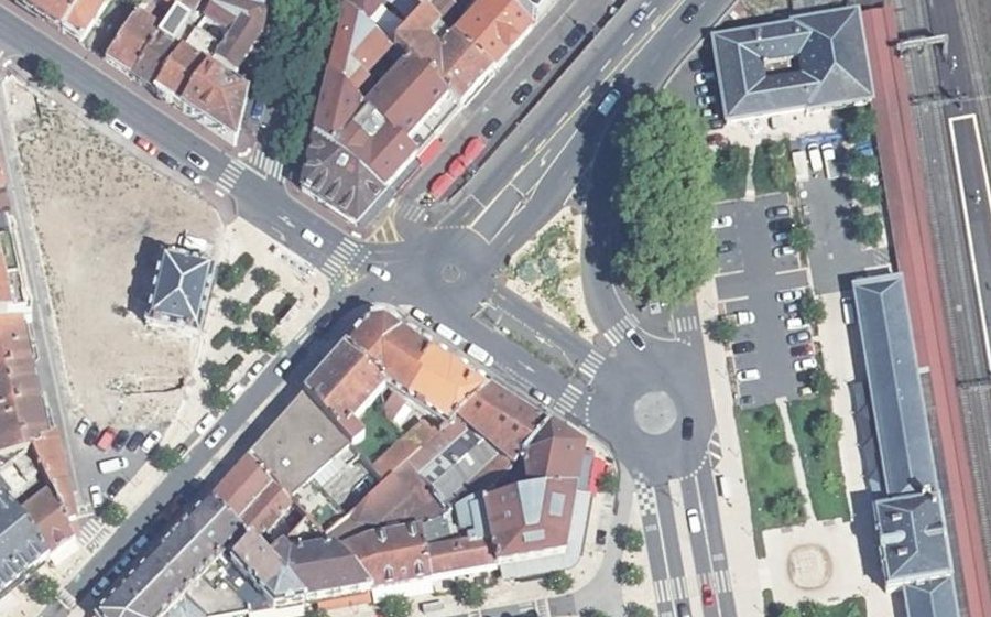 Vue aérienne du Rond-point anonyme n°1548633392