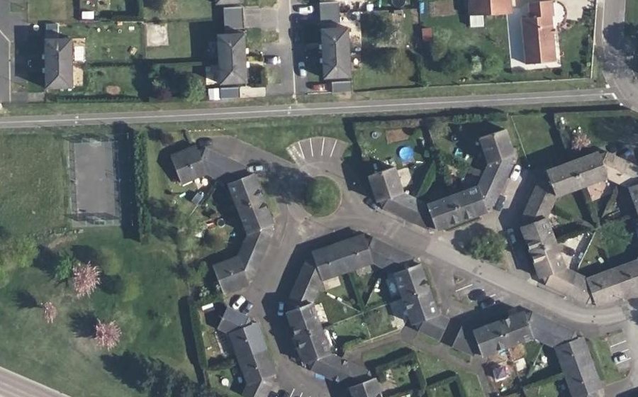 Vue aérienne du Rond-point anonyme n°154872194