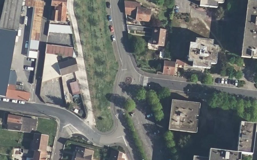 Vue aérienne du Rond-point anonyme n°154901782