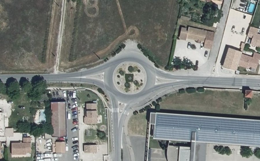 Vue aérienne du Rond-point anonyme n°154905870