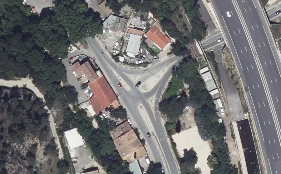 Vue aérienne du Rond-point anonyme n°1549074689