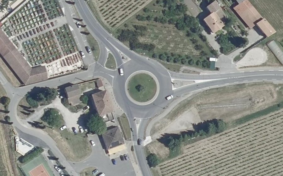 Vue aérienne du Rond-point anonyme n°154919022