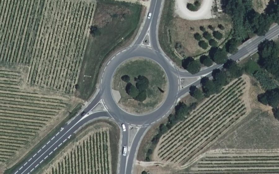 Vue aérienne du Rond-point anonyme n°154919031