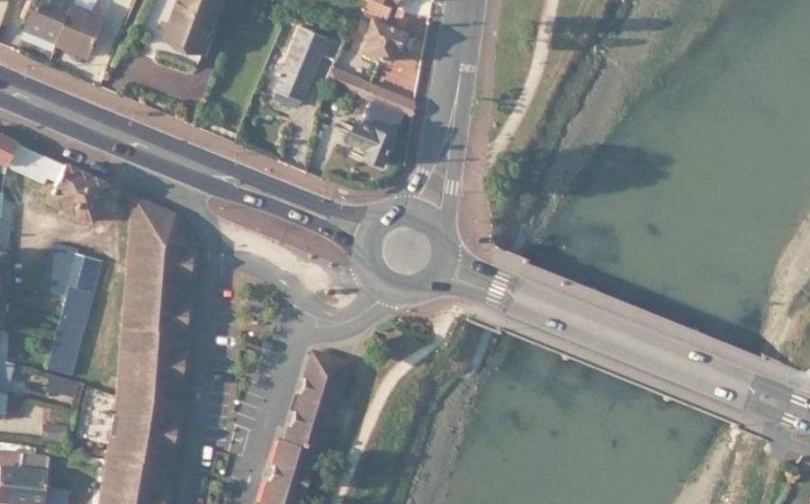 Vue aérienne du Rond-point anonyme n°1549359428