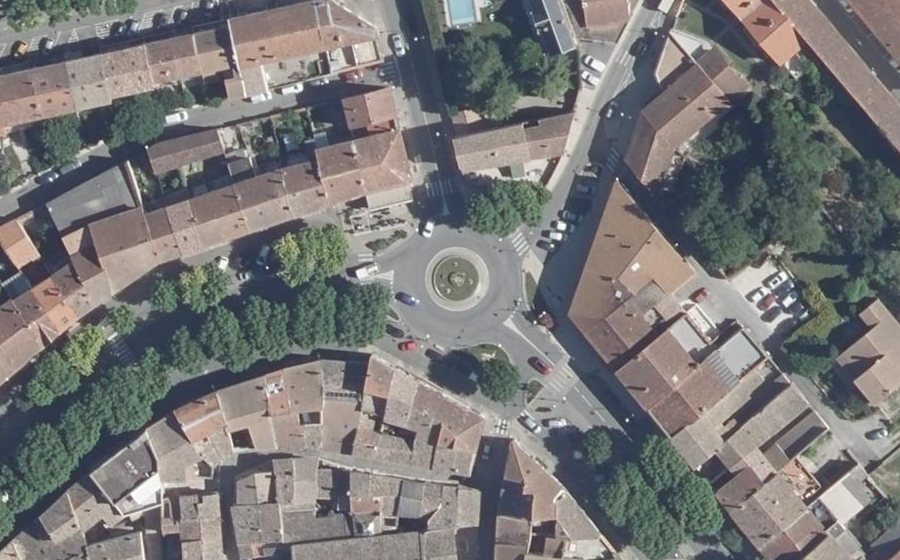 Vue aérienne du Rond-point anonyme n°154944690