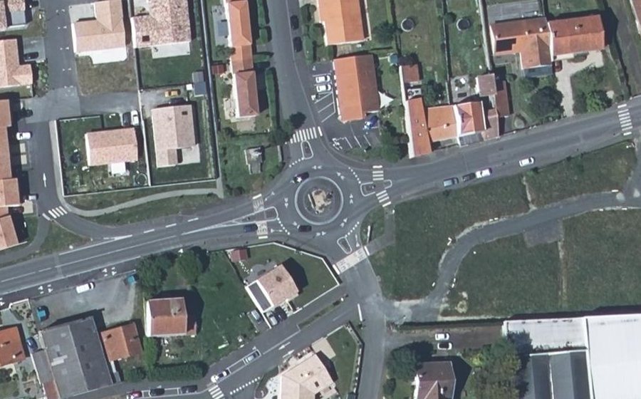 Vue aérienne du Rond-point anonyme n°154947999