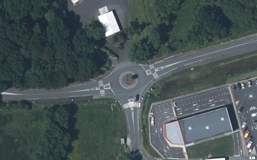 Vue aérienne du Rond-point anonyme n°154948006