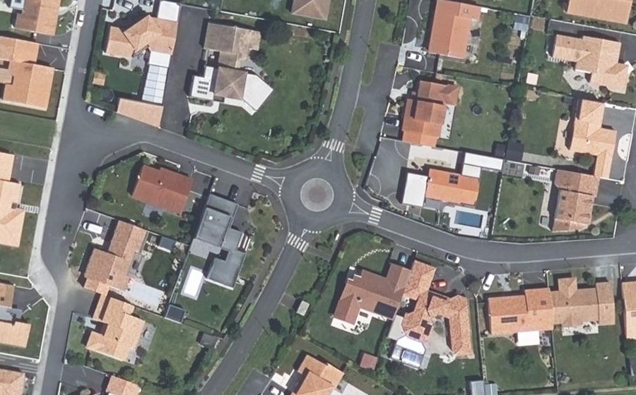 Vue aérienne du Rond-point anonyme n°1549548615