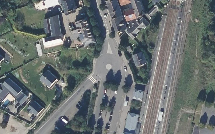 Vue aérienne du Rond-point anonyme n°154959994