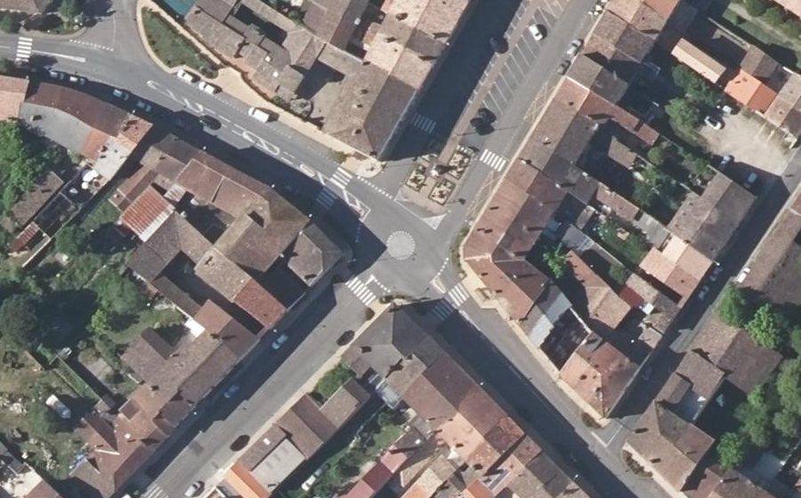 Vue aérienne du Rond-point anonyme n°1549632925