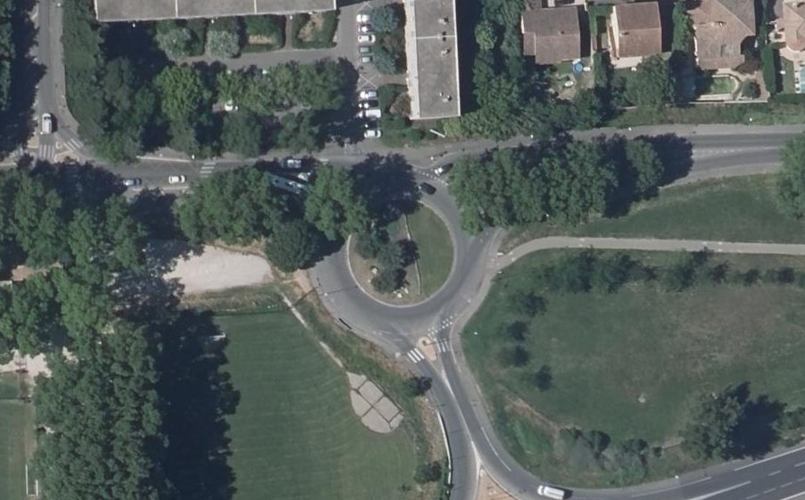 Vue aérienne du Rond-point anonyme n°154964910