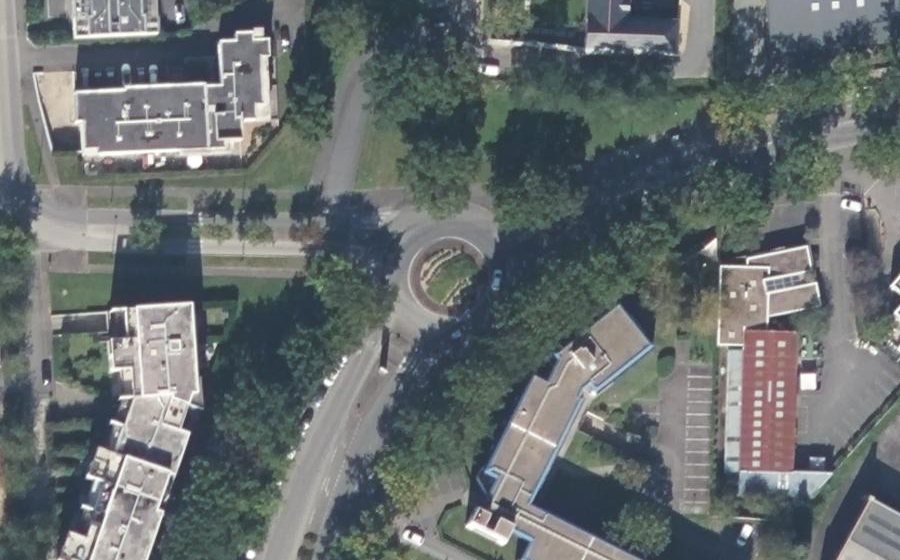 Vue aérienne du Rond-point anonyme n°15497433