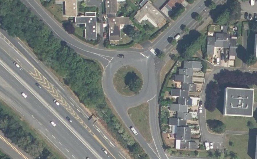 Vue aérienne du Rond-point anonyme n°1549907579