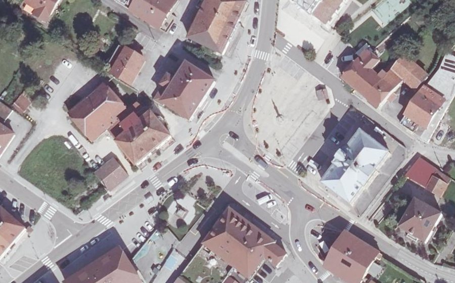 Vue aérienne du Rond-point anonyme n°1549912892