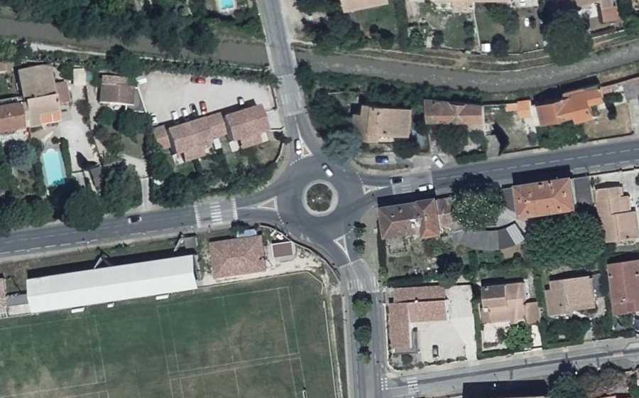 Vue aérienne du Rond-point anonyme n°155003657