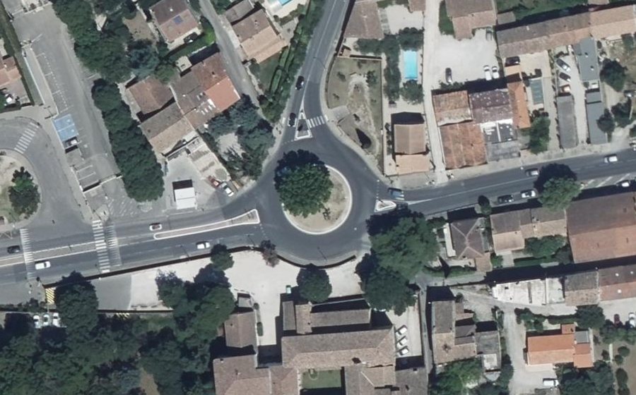 Vue aérienne du Rond-point anonyme n°155003659