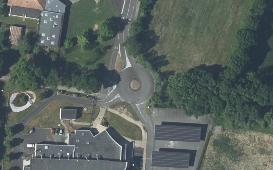 Vue aérienne du Rond-point anonyme n°155005198