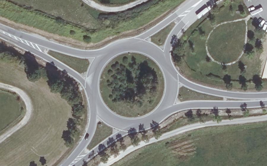 Vue aérienne du Rond-point anonyme n°155016372