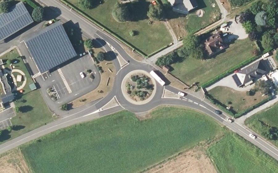 Vue aérienne du Rond-point anonyme n°155020865
