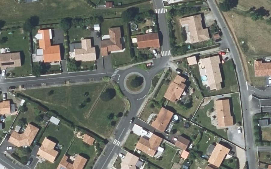 Vue aérienne du Rond-point anonyme n°155049807