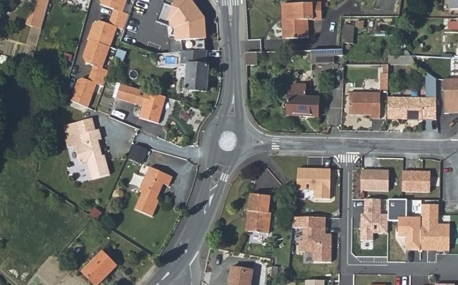 Vue aérienne du Rond-point anonyme n°155049834