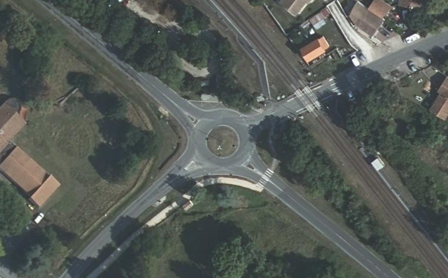 Vue aérienne du Rond-point anonyme n°155054160