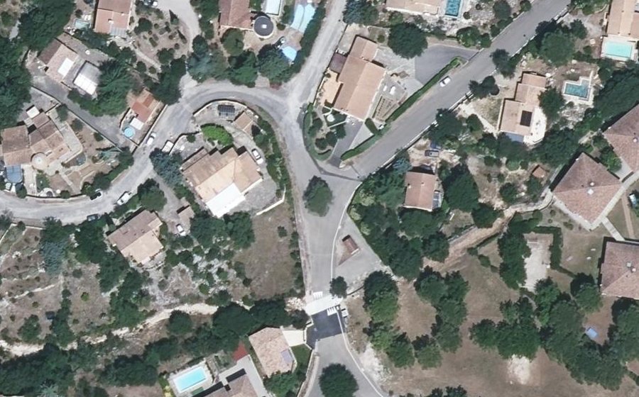 Vue aérienne du Rond-point anonyme n°1550699604