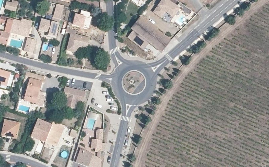 Vue aérienne du Rond-point anonyme n°155074538