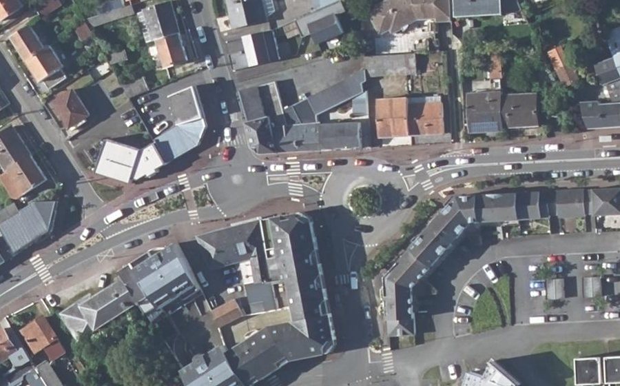Vue aérienne du Rond-point anonyme n°155140773
