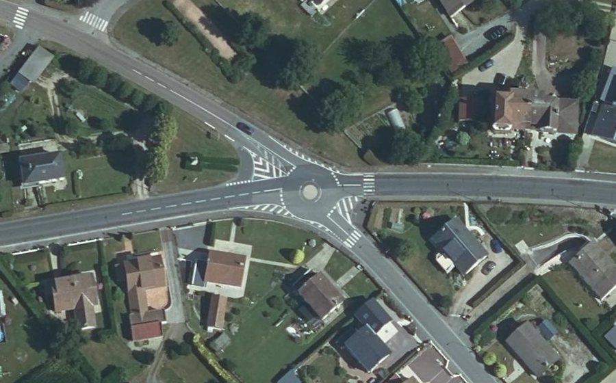 Vue aérienne du Rond-point anonyme n°1551471933