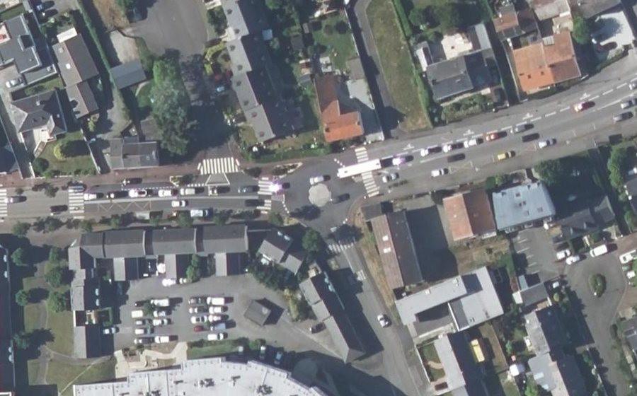 Vue aérienne du Rond-point anonyme n°155156123