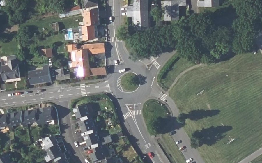 Vue aérienne du Rond-point anonyme n°155168917