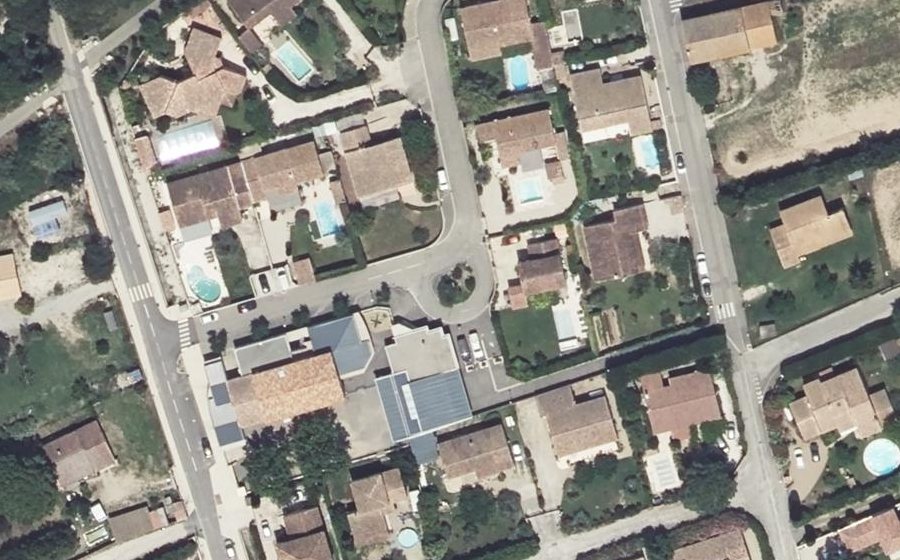 Vue aérienne du Rond-point anonyme n°155174334