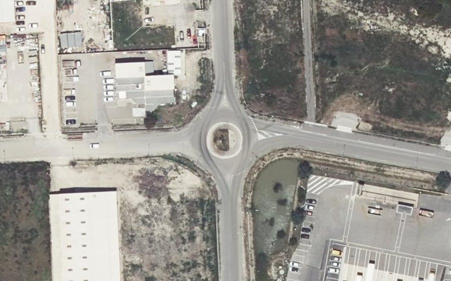 Vue aérienne du Rond-point anonyme n°155183573