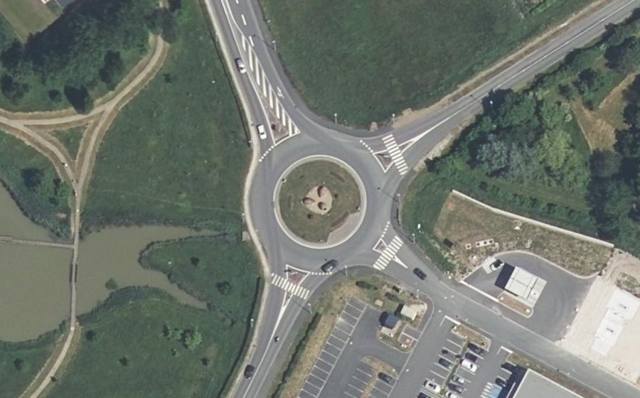 Vue aérienne du Rond-point anonyme n°155192515