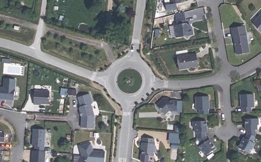 Vue aérienne du Rond-point anonyme n°155199398