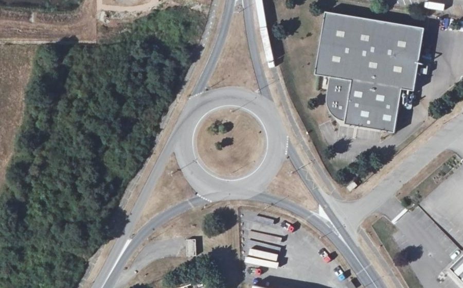 Vue aérienne du Rond-point anonyme n°155202762