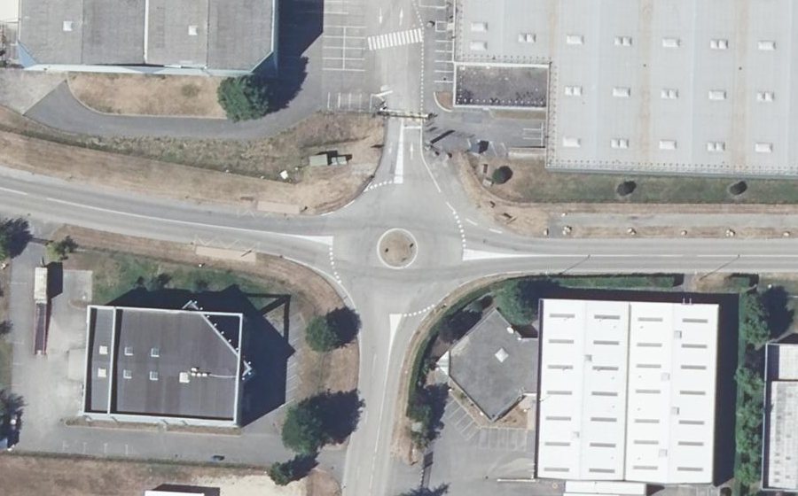 Vue aérienne du Rond-point anonyme n°155203436