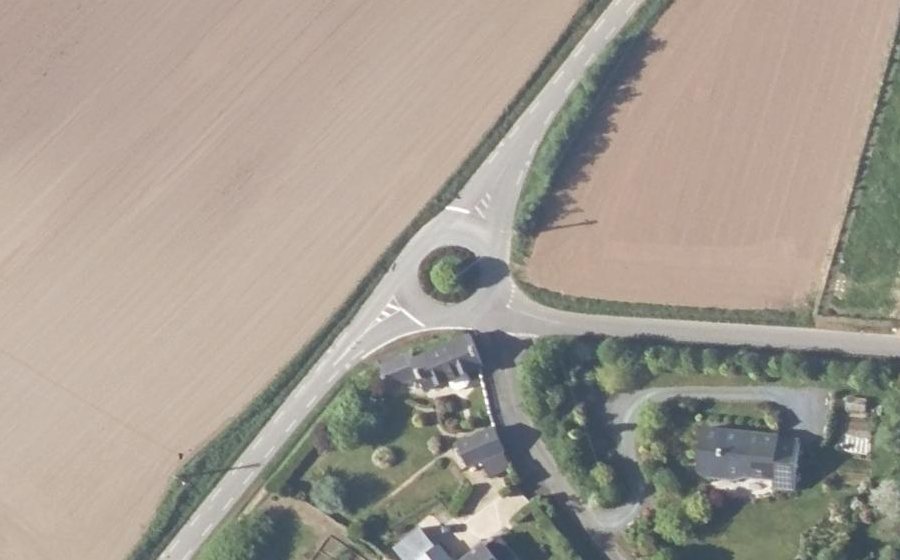 Vue aérienne du Rond-point anonyme n°155213440