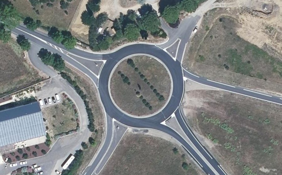 Vue aérienne du Rond-point anonyme n°155224801