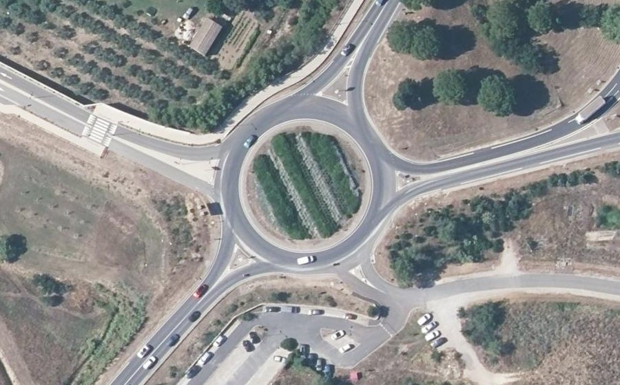 Vue aérienne du Rond-point anonyme n°155224803