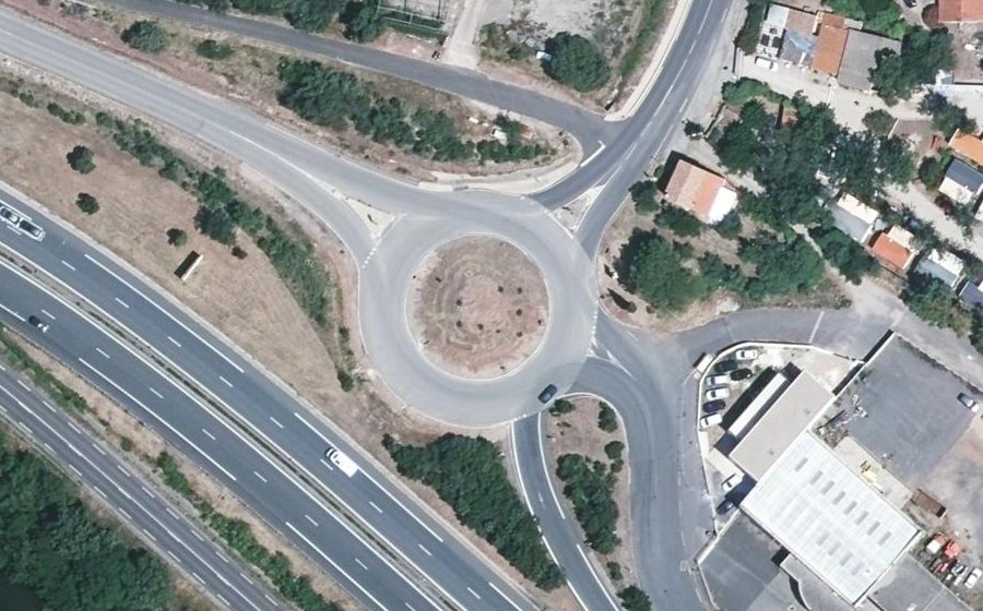 Vue aérienne du Rond-point anonyme n°155226319