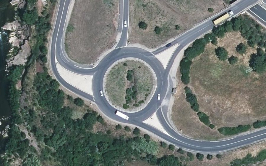 Vue aérienne du Rond-point anonyme n°155226320