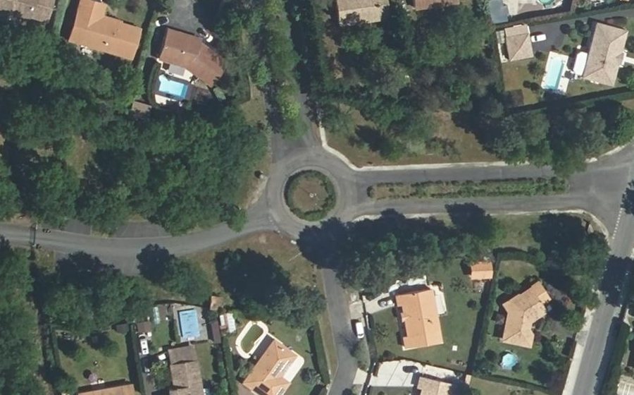 Vue aérienne du Rond-point anonyme n°155247693