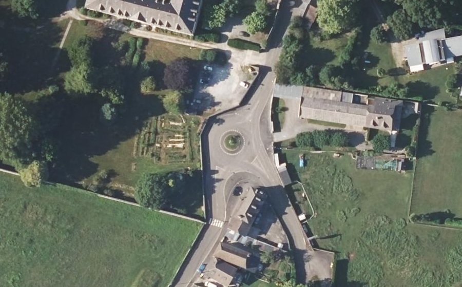 Vue aérienne du Rond-point anonyme n°155251018