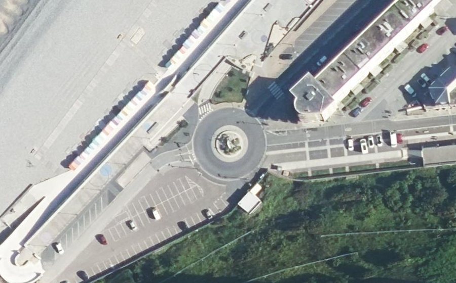 Vue aérienne du Rond-point anonyme n°155263447