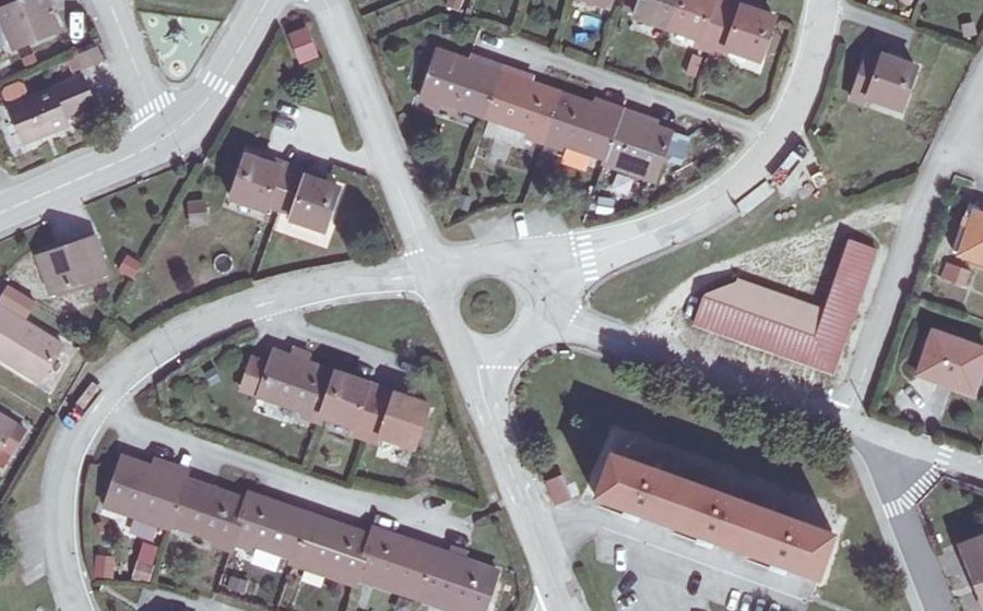 Vue aérienne du Rond-point anonyme n°155264943