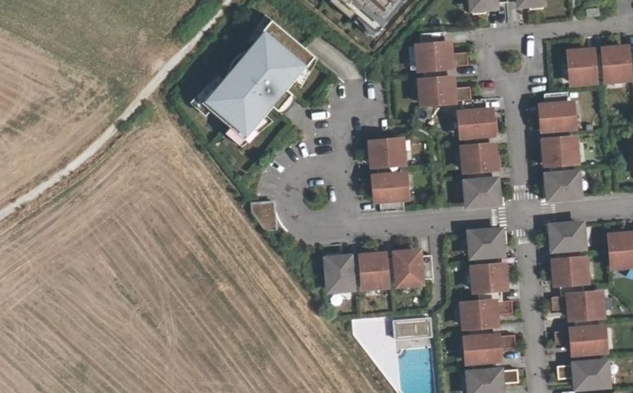 Vue aérienne du Rond-point anonyme n°155268334