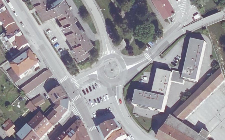 Vue aérienne du Rond-point anonyme n°155282061